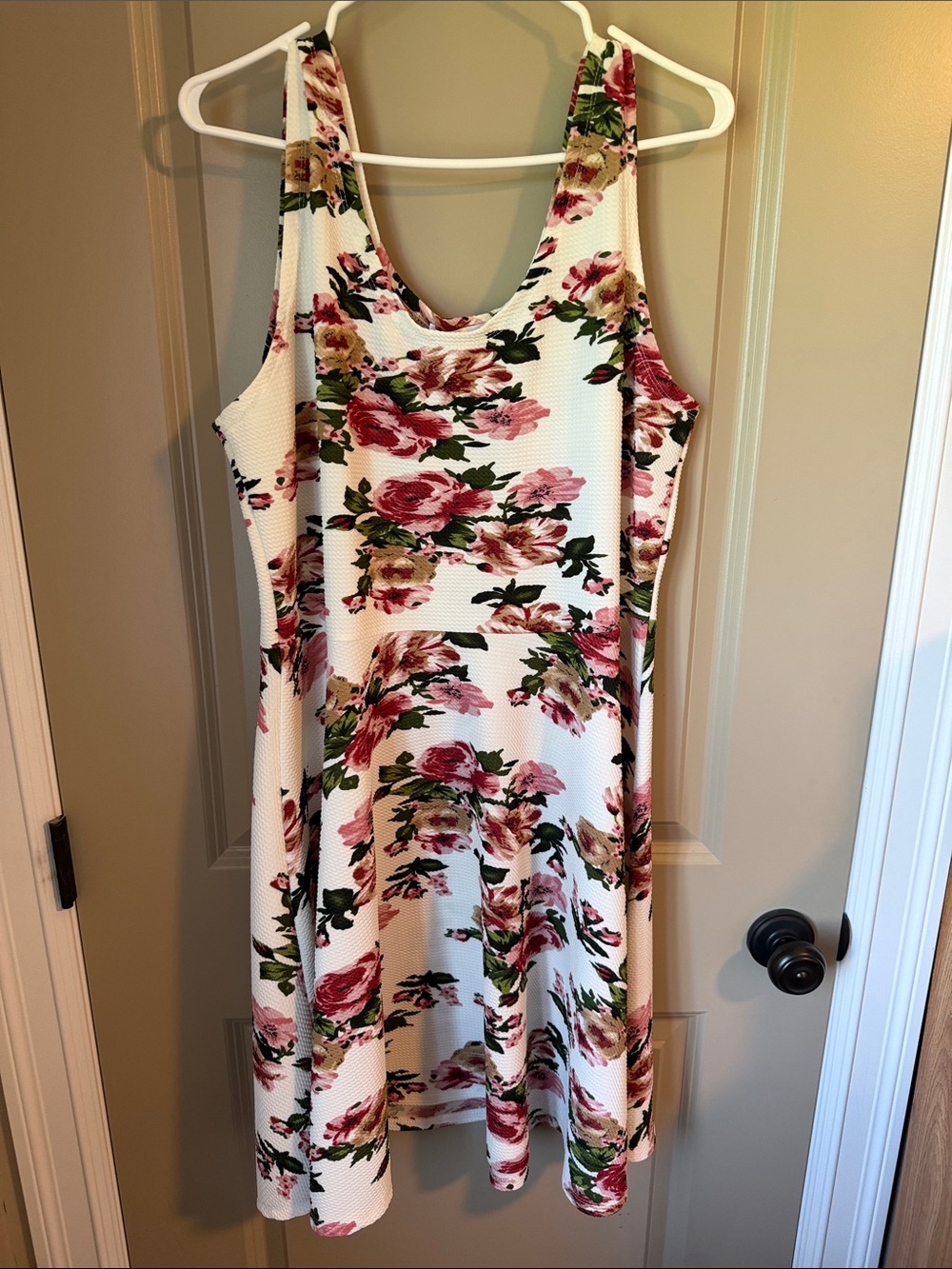 Sleeveless Floral Midi Dress in White and Pink